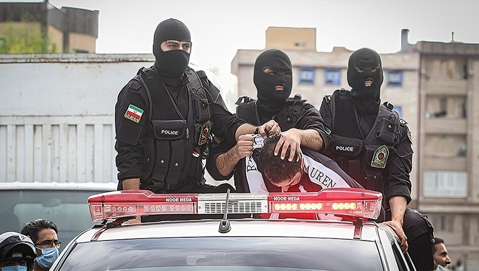 النظام-الإيراني-يقمع-الشعب-للبقاء-في-السلطة
