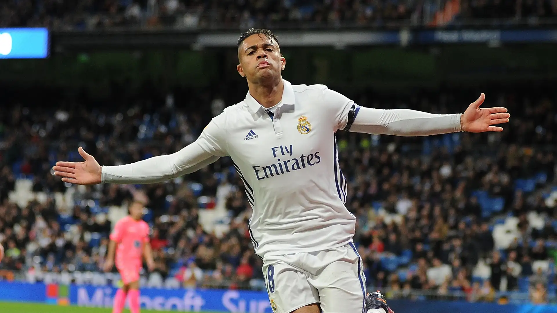 الأهلي يُسرع من مفاوضاته للتعاقد مع مهاجم ريال مدريد السابق