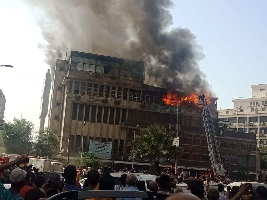 حادثة حريق ضخم قبل قليل داخل مبنى في شارع محمد المهندس