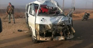 أصيب ثمانية أفراد اليوم الثلاثاء في حادث تصادم