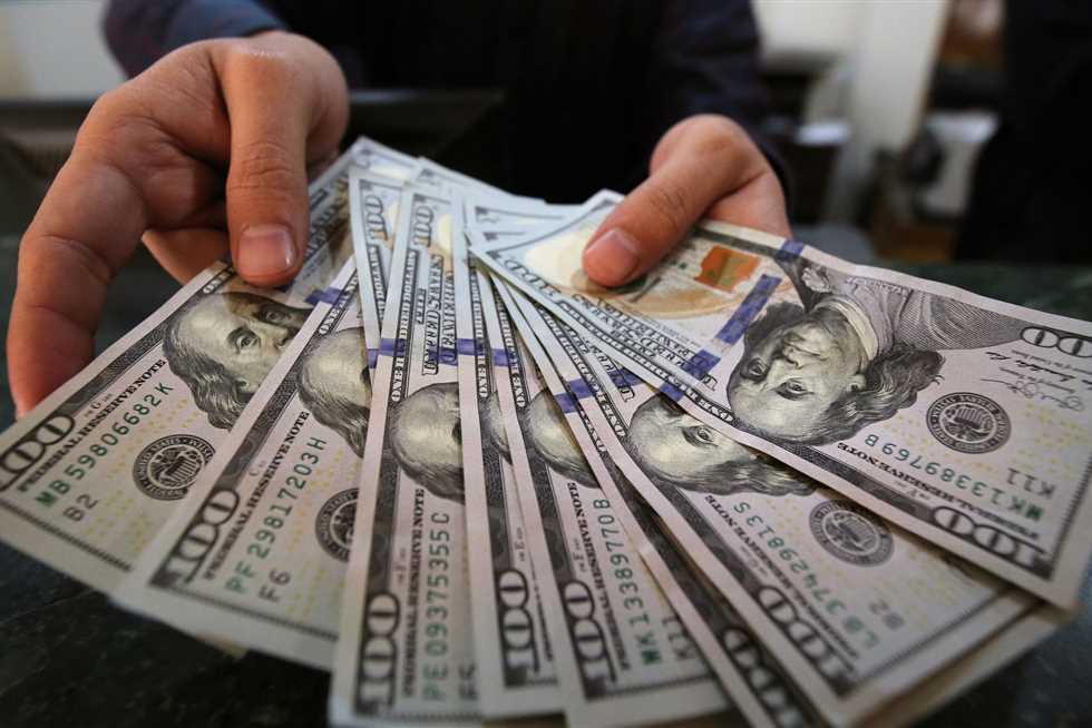 سعر الدولار في معظم البنوك اليوم