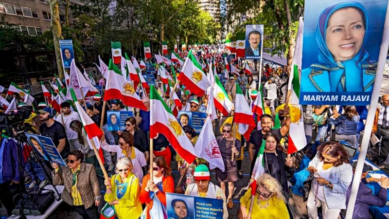 مظاهرة کبرى في واشنطن: دعم المقاومة الإيرانية لإسقاط النظام الإيراني