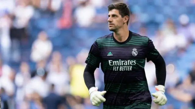 ريال مدريد يعفي كورتوا من قواعده ليضمن بقاءه حتى عام 2028