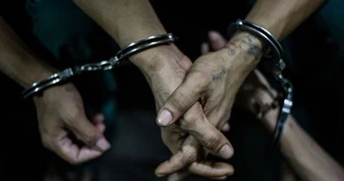 رجال المباحث تلقي القبض على الشخص المتهم بإطلاق نار