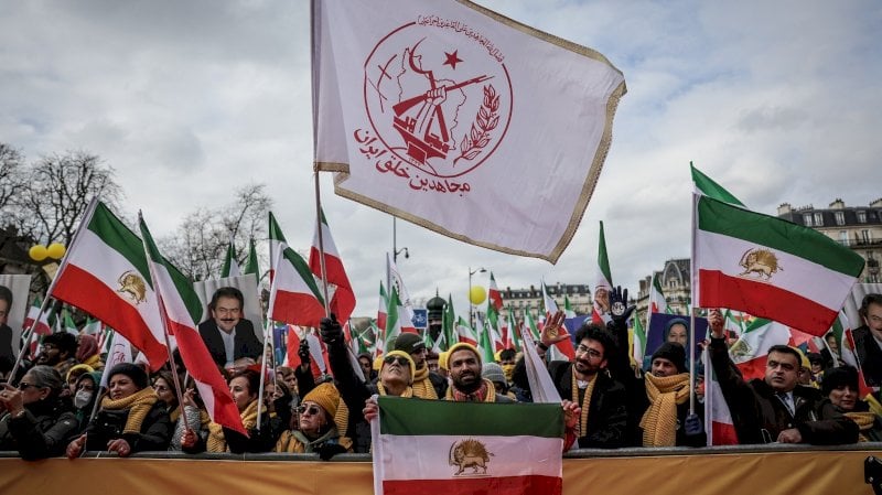 من باريس إلى طهران: دعوة لتغيير النظام الإيراني