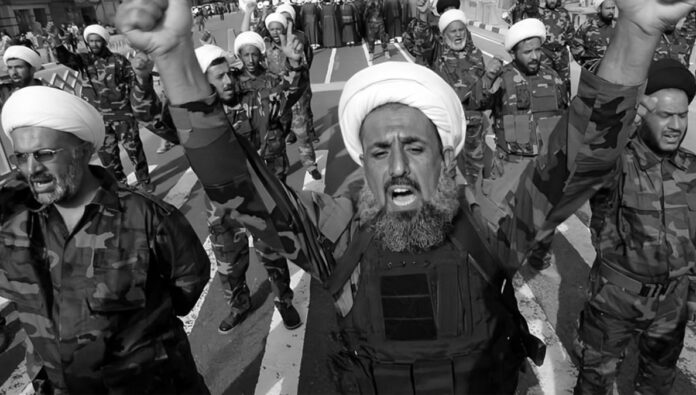 باحث عراقي لصحيفة “لوموند”: هيمنة النظام الإيراني تعجّل بانهيار العراق